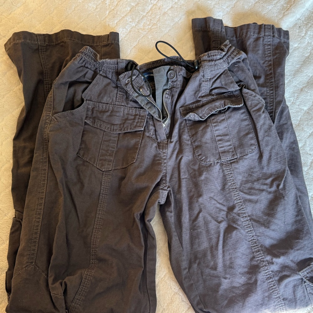 Brown cargo pants; wide leg; Size: Est. 4; 100% Cotton; Brandy Melville